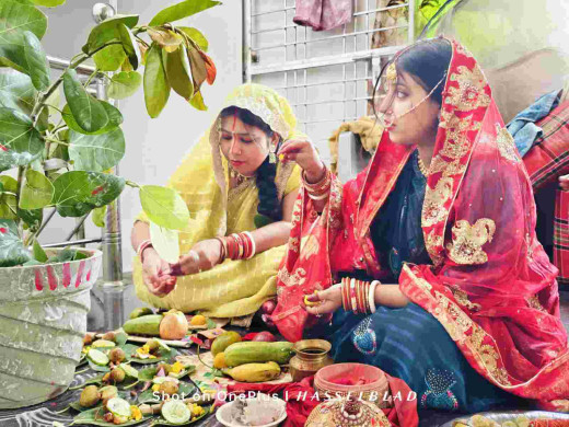 वट सावित्री पूजन पर सुहागिन महिलाओं ने किया वट वृक्ष का पूजन
